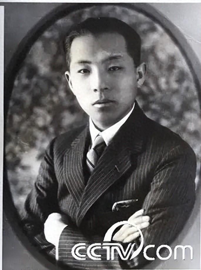 足球比分-张学良送蒋介石回南京是幼稚？毛主席道破天机：不去，内战停不了